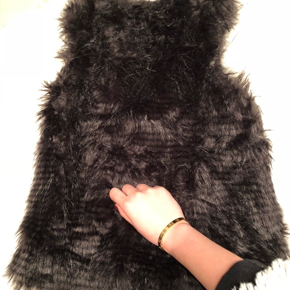 Black faux fur vest - Picture 3 of 3